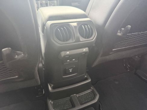 Used 2025 Jeep Wrangler Unlimited Sahara w/ Safety Group AWD/4WD image 9