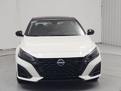 New 2026 Nissan Altima 2.5 SR w/ SR Premium Package FWD image 2