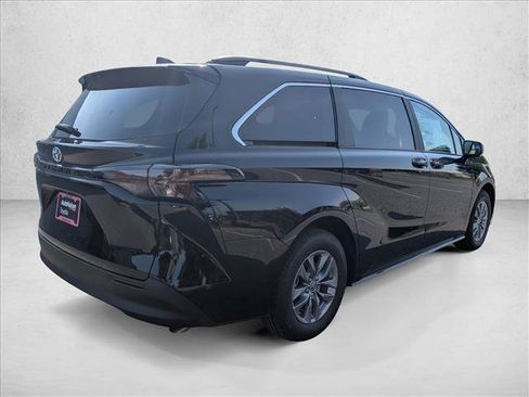 New 2026 Toyota Sienna LE FWD image 2