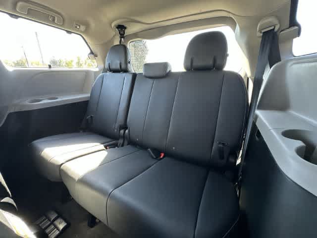 Used 2018 Toyota Sienna SE Premium FWD image 35