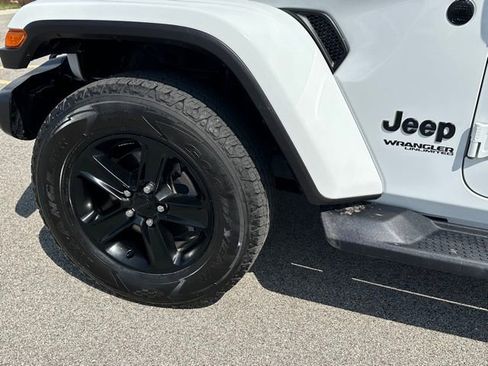Used 2021 Jeep Wrangler Unlimited Sahara AWD/4WD image 7