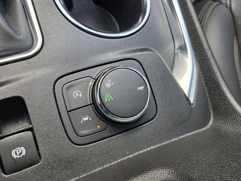 Used 2023 Chevrolet Traverse High Country FWD image 23