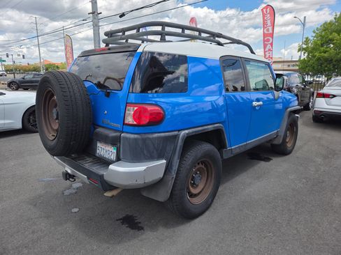 Used 2007 Toyota FJ Cruiser 2WD image 3