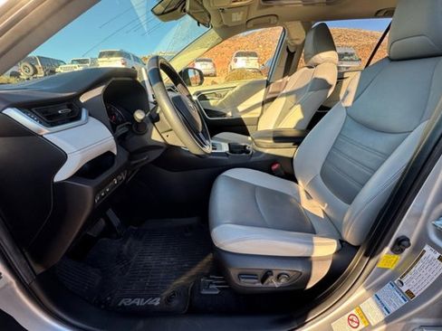 Used 2019 Toyota RAV4 XLE Premium image 9