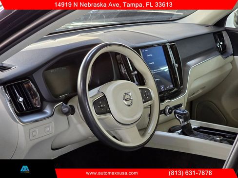 Used 2018 Volvo XC60 T5 Momentum w/ Vision Package image 12