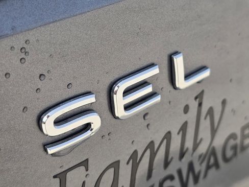 Used 2024 Volkswagen Atlas SEL Premium R-Line AWD/4WD image 7