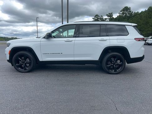 Used 2024 Jeep Grand Cherokee L Altitude RWD image 8