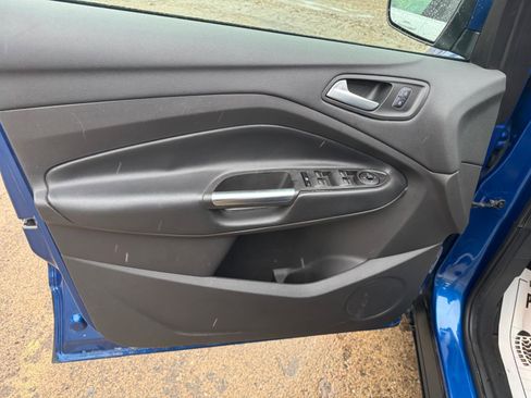 Used 2019 Ford Escape SE image 10