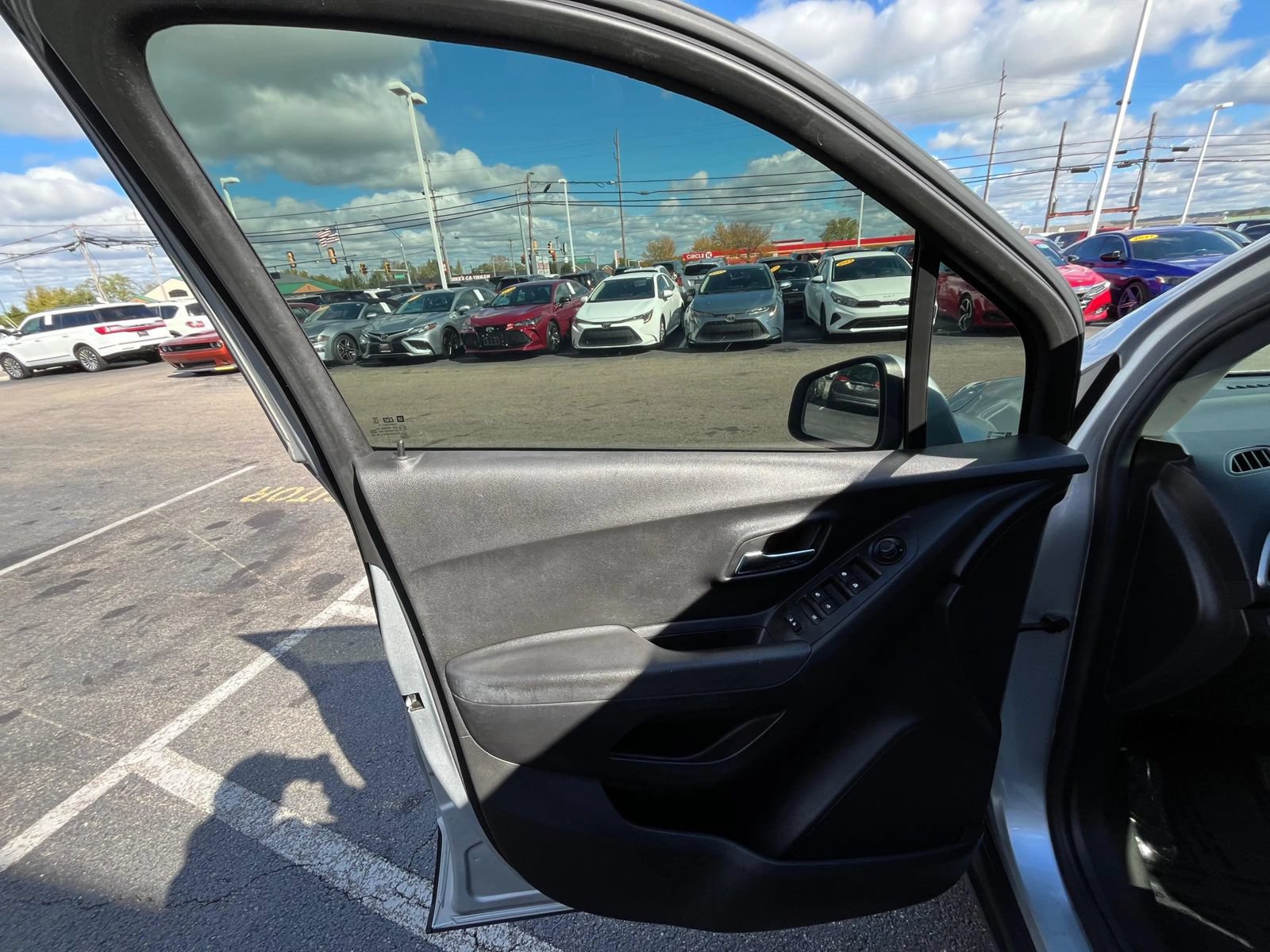 Used 2018 Chevrolet Trax LT w/ LT Convenience Package AWD/4WD image 40