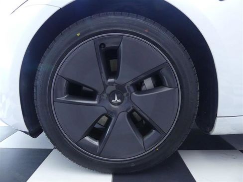 Used 2023 Tesla Model 3 Standard Range image 32