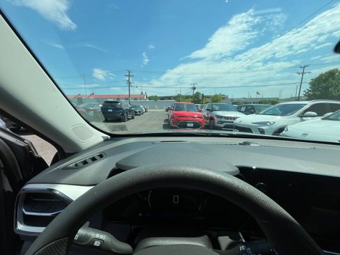 Used 2025 Chevrolet TrailBlazer LT FWD image 32