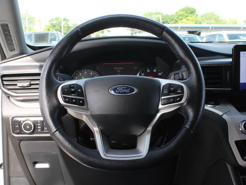 Used 2023 Ford Explorer XLT w/ Equipment Group 202A RWD image 10