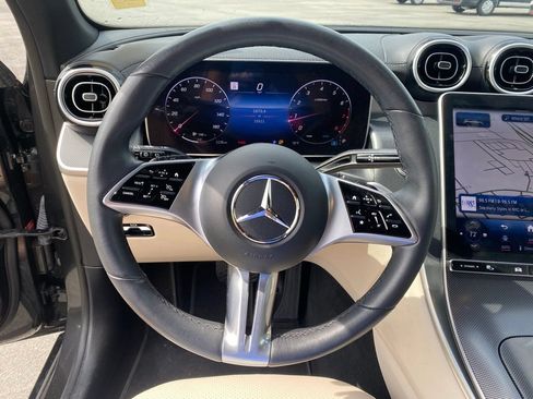 Used 2024 Mercedes-Benz GLC 300 image 2