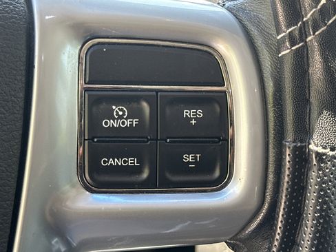 Used 2013 Chrysler Town & Country Touring FWD image 25