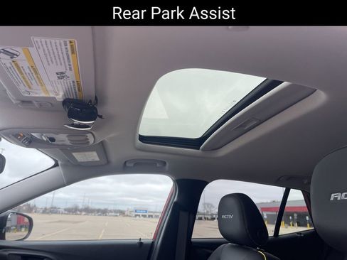 Used 2024 Chevrolet Trax ACTIV w/ Sunroof Package image 17