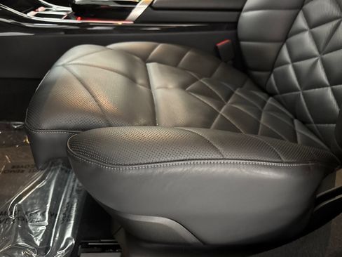 Certified 2023 BMW 740i w/ Parking Assistance Package image 15