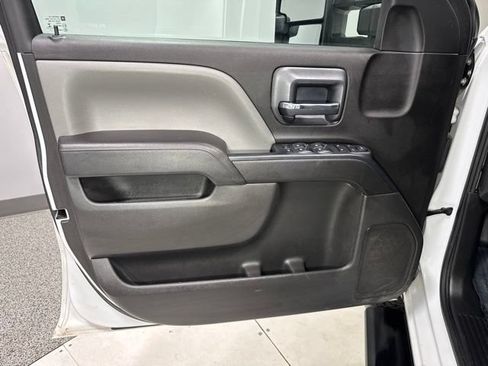 Used 2018 Chevrolet Silverado 1500 W/T w/ Trailering Package AWD/4WD image 8