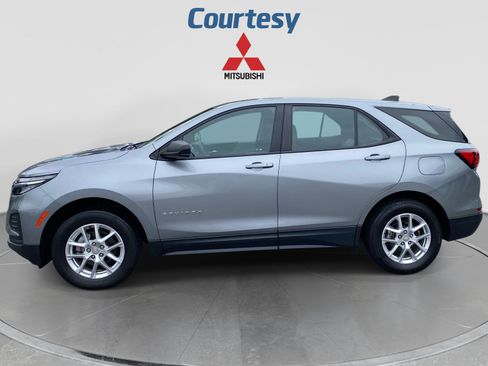 Used 2024 Chevrolet Equinox LS AWD/4WD image 2