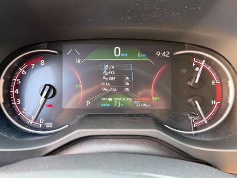 Used 2025 Toyota RAV4 XLE AWD/4WD image 20