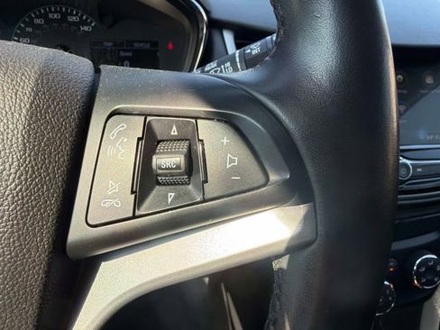 Used 2019 Chevrolet Trax LT w/ LT Convenience Package FWD image 28