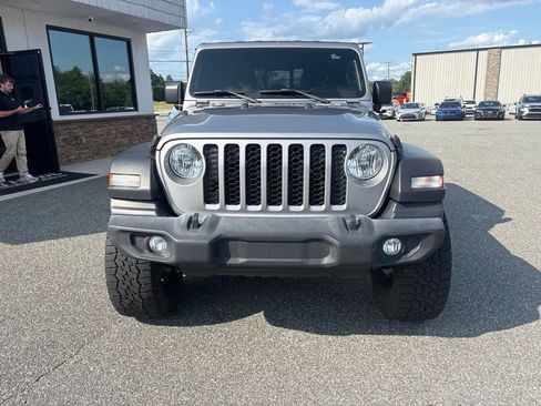 Used 2020 Jeep Gladiator Sport w/ Quick Order Package 24S AWD/4WD image 10