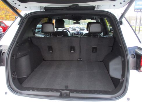 Certified 2022 Chevrolet Equinox RS w/ Infotainment Package image 13