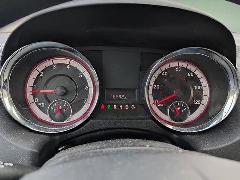 Used 2020 Dodge Grand Caravan SE w/ UConnect Hands-Free Group FWD image 11