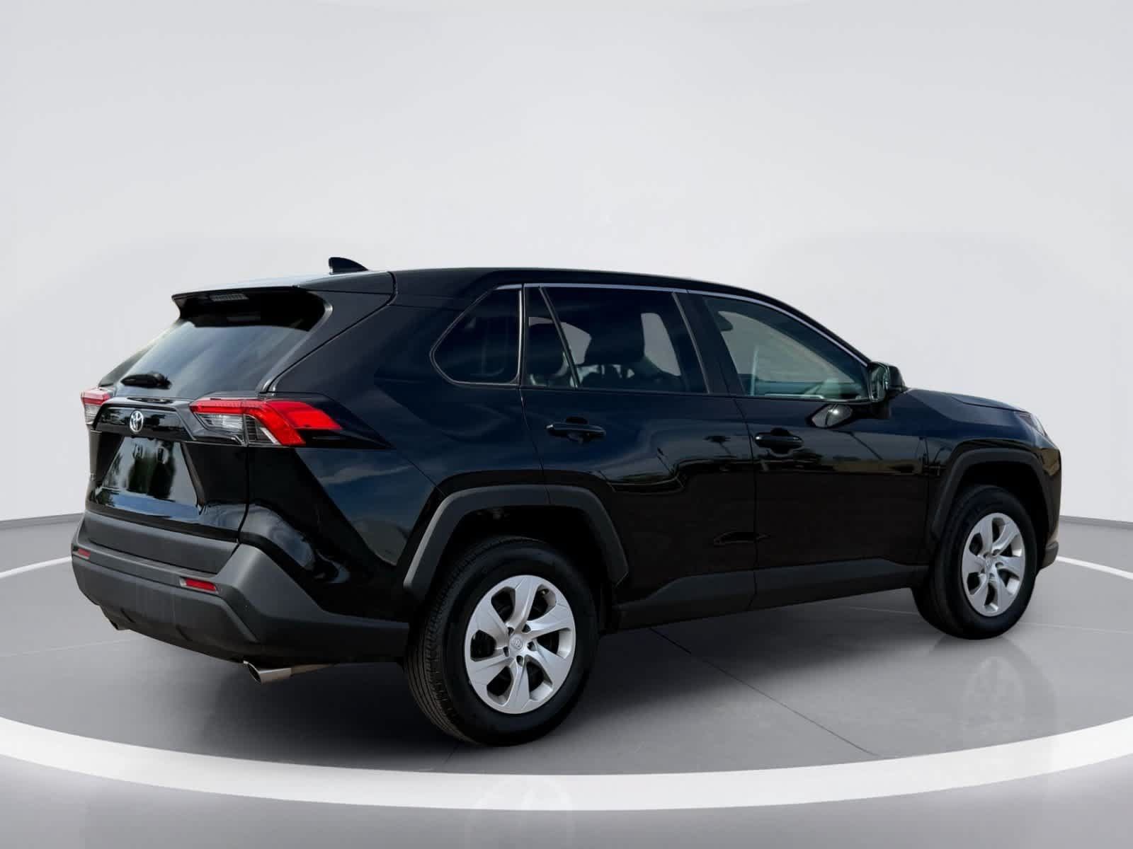 Used 2025 Toyota RAV4 LE AWD/4WD image 6
