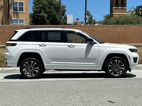 Used 2023 Jeep Grand Cherokee Overland w/ Advanced Protech Group III AWD/4WD image 3