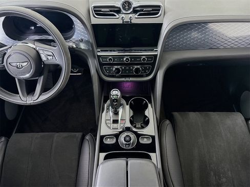 Used 2022 Bentley Bentayga image 24