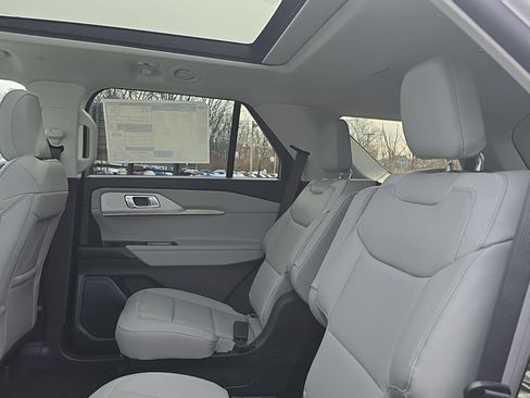 New 2026 Ford Explorer Active w/ Active Comfort Package image 32