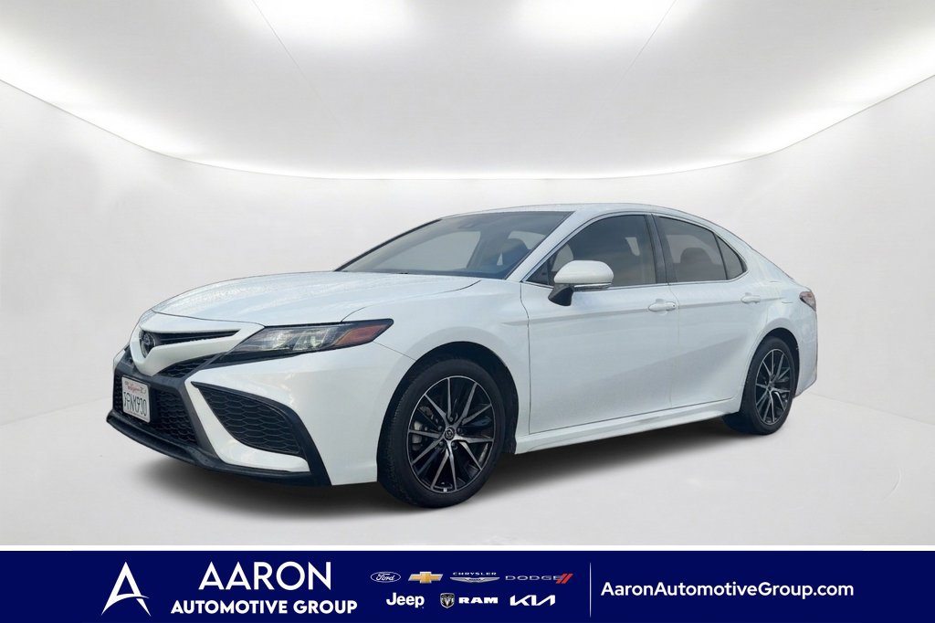 Used 2023 Toyota Camry SE FWD image 1