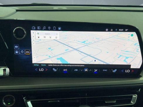 Used 2024 Chevrolet Traverse LT w/ LPO, Floor Liner Package image 33