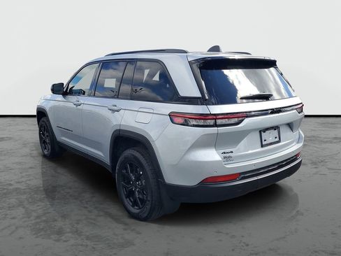 New 2025 Jeep Grand Cherokee Altitude AWD/4WD image 3