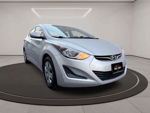 Used 2016 Hyundai Elantra SE FWD image 3