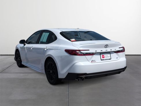 Used 2026 Toyota Camry SE w/ Convenience Package FWD image 4