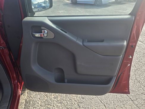 Used 2018 Nissan Frontier SV image 14