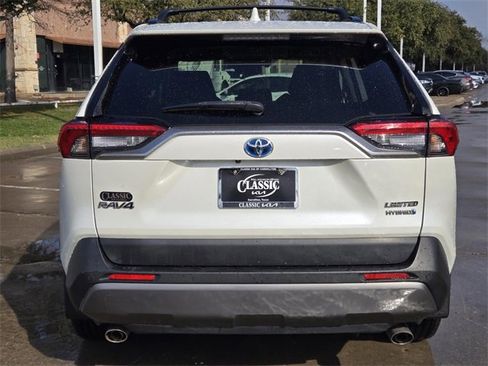 Used 2019 Toyota RAV4 Limited image 5