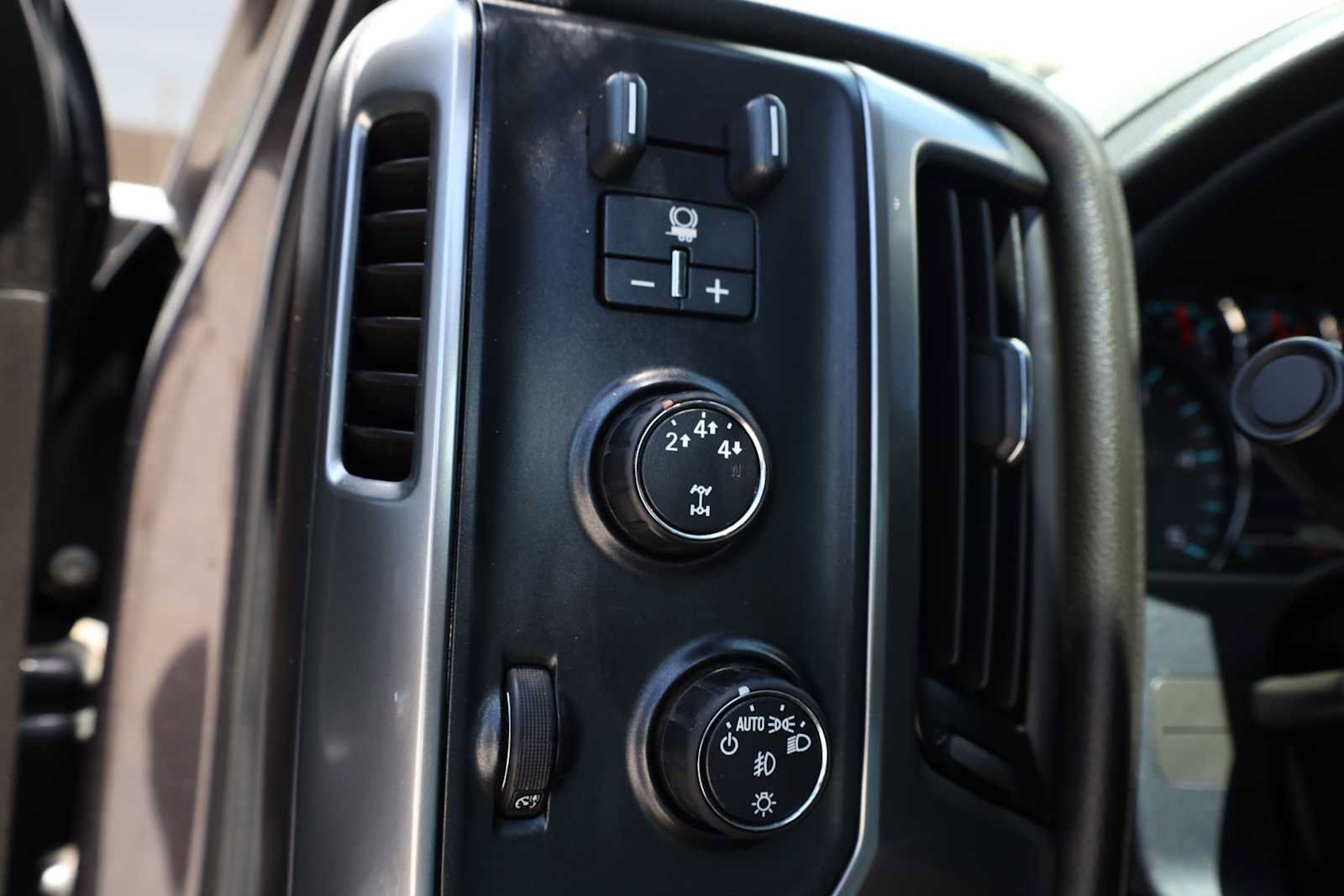 Used 2015 Chevrolet Silverado 2500 LTZ w/ Duramax Plus Package AWD/4WD image 28