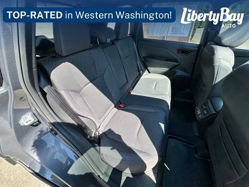 Used 2025 Subaru Forester Premium AWD/4WD image 16