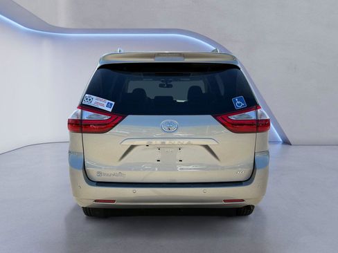 Used 2015 Toyota Sienna XLE w/ XLE Navigation Package FWD image 4