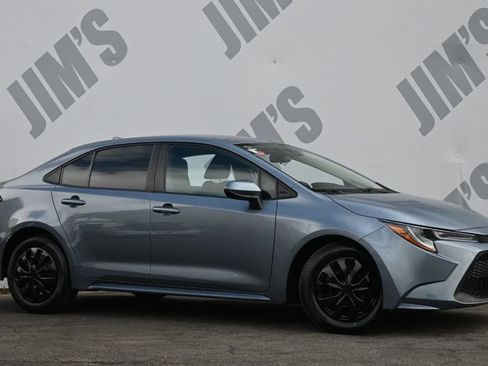 Used 2022 Toyota Corolla LE FWD image 3
