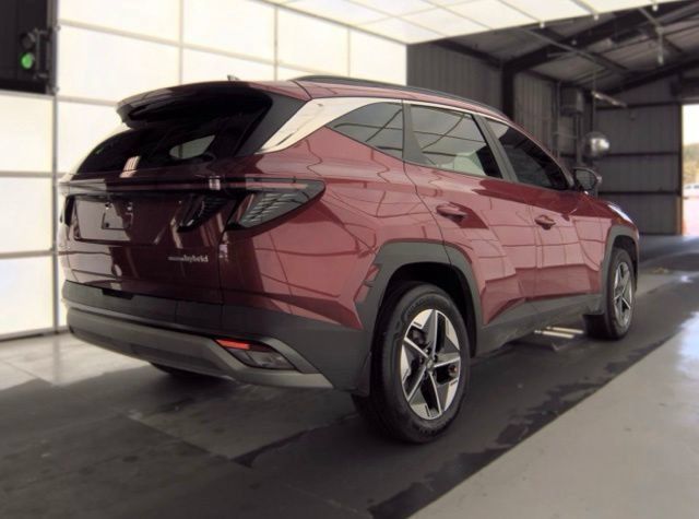 Certified 2025 Hyundai Tucson SEL AWD/4WD image 5