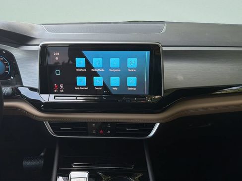 New 2026 Volkswagen Atlas Cross Sport SE FWD image 17