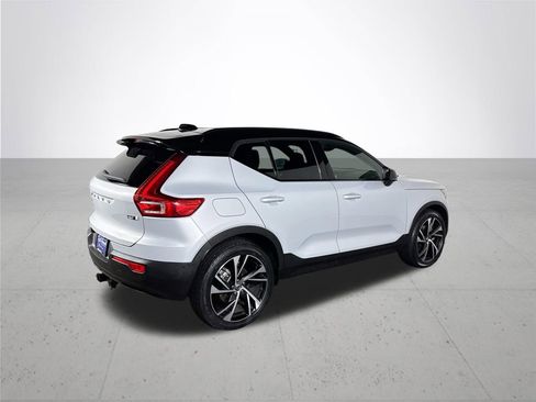 Used 2021 Volvo XC40 T5 R-Design w/ Advanced Package AWD/4WD image 6