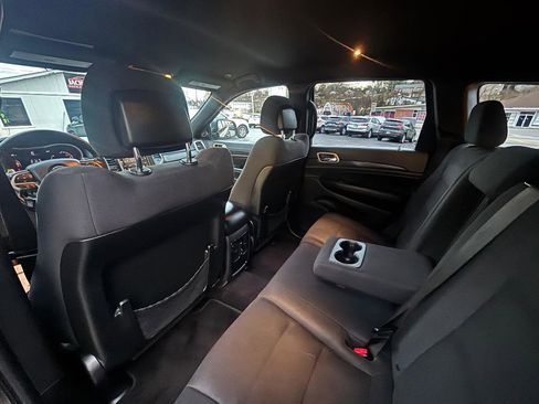 Used 2017 Jeep Grand Cherokee Laredo w/ Quick Order Package 2BE image 25