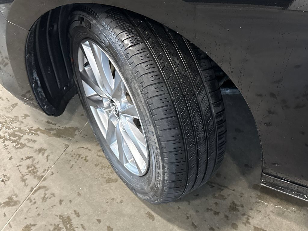Certified 2025 MAZDA MAZDA3 s FWD image 19