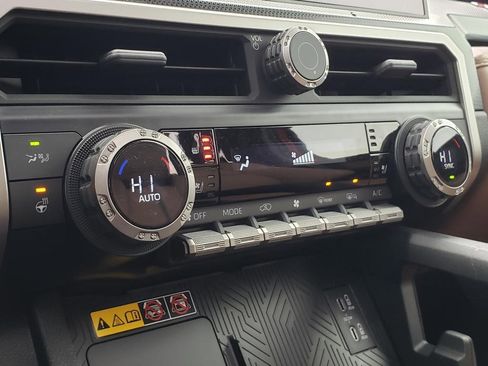 Used 2025 Toyota 4Runner Limited image 26