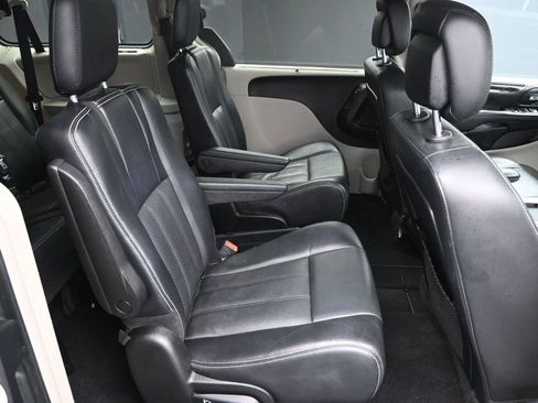 Used 2013 Chrysler Town & Country Touring-L w/ Driver Convenience Group FWD image 34
