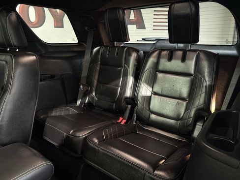 Used 2018 Ford Explorer Platinum image 24